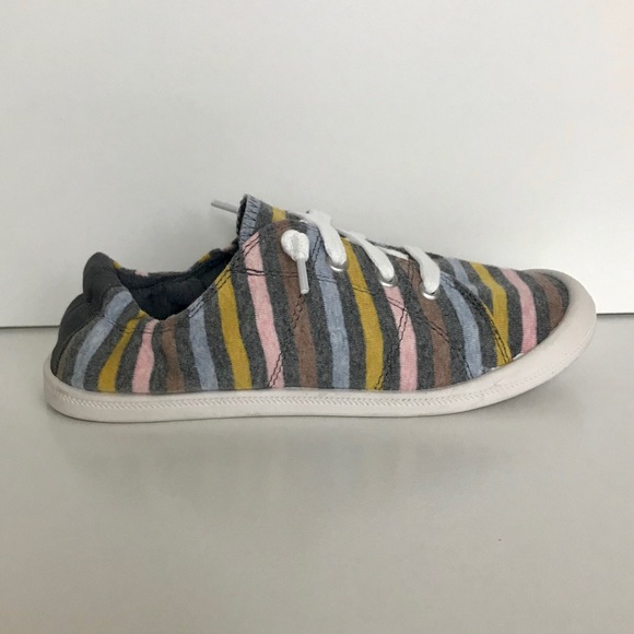 NWT Mad Love Girls Slip On Canvas Sneakers - Picture 6 of 7